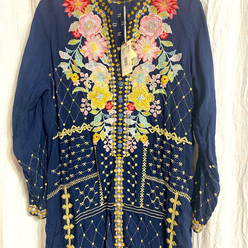 Johnny was navy blue tunic